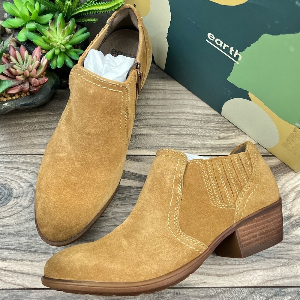 NIB Earth WIDE WIDTH Peak Peru Brown Suede Western Bootie